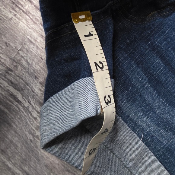 Aeropostale Womens Blue Denim Low Rise Midi Cuffed‎ Jean Shorts Size 4 - Picture 5 of 7